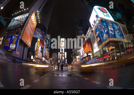 Broadway e 7th Ave Times Square durante la neve NYC Foto Stock