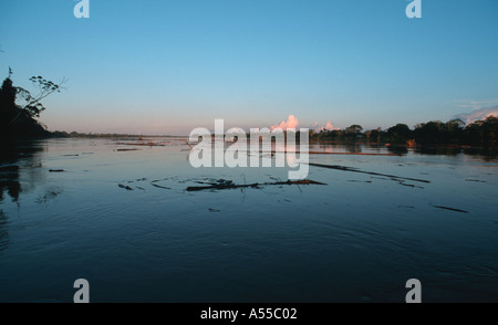 Puerto Maldonado Madre de Dios River Perù Foto Stock