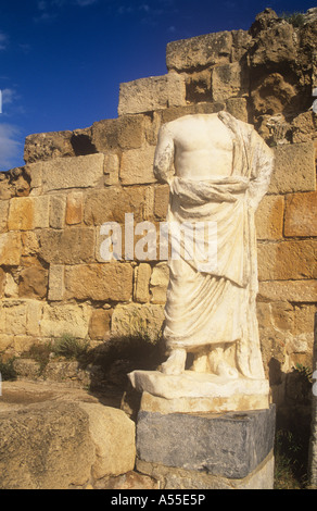 Statua romana, la palestra, le rovine di Salamina, Gazi Maqusa, Cipro del Nord, T.R.N.C. Foto Stock