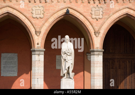 Edificio e statua in Prato della Valle Padova Veneto Italia Foto Stock