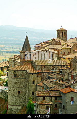 Il bastione comune di Anghiari in Toscana orientale signori oltre l'Alta Valle del Tevere al di sotto di Foto Stock