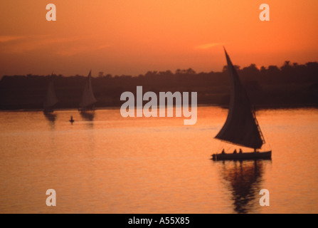 Tramonto sul Fiume Nilo Luxor Egitto Foto Stock