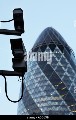 Televisivi a circuito chiuso tvcc telecamera di sorveglianza a Londra England Regno Unito Foto Stock