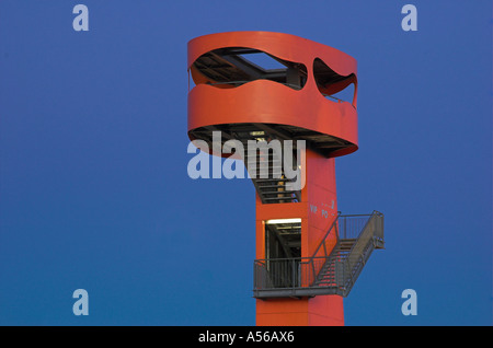 Punto di vista torre a Hamburg Cruise Center a Grasbrook ad Amburgo, Germania Foto Stock