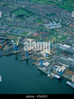 Birds Eye view di parte dei cacciatori di swan cantieri navali sul fiume Tyne, Wallsend, Tyne and Wear, Inghilterra, Regno Unito., negli anni ottanta. Foto Stock