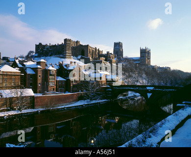 Cattedrale e Castello visto su fiume indossare in inverno, Durham City, Durham, Inghilterra, Regno Unito. Foto Stock