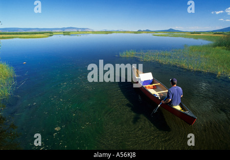 Canoa sul lago Klamath superiore, Oregon, Stati Uniti d'America Foto Stock