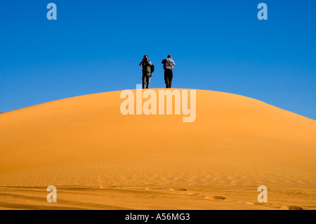 Dune di sabbia in Awbari mare di sabbia Libia Foto Stock