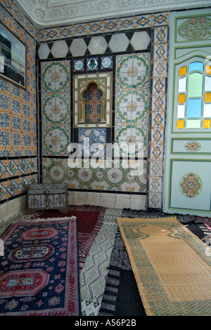 Sala di Preghiera a Dar el-Annabi, tradizionale casa tunisino Sidi Bou Said, vicino a Tunisi, Tunisia Foto Stock