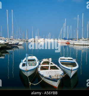 Barche da pesca nelle prime ore del mattino di Porec, in Croazia Foto Stock