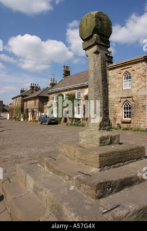 Regno Unito Yorkshire Ripon Ripley Village la croce di mercato Foto Stock