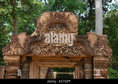 Painet je2265 Cambogia dettaglio carving il Banteay Srei tempio angkor 2006 architettura turismo paese nazione in via di sviluppo meno Foto Stock