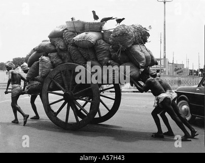 Carrello a mano estrattore Madras Chennai Tamil Nadu India 1956 Foto Stock