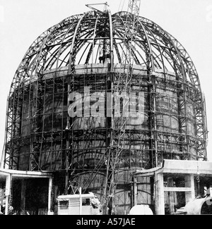 BARC Bhabha Atomic Research Centre reattore atomico a Trombay in costruzione le travi in acciaio forte nucleo interno tetto parete Bombay Foto Stock