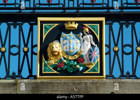 Stockport hillgate coat emblema di bracci di ferro battuto cast North West England Regno Unito Regno Unito GB Gran Bretagna UE UE UE Foto Stock