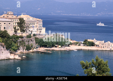 Vista della città di Corfù visto da old fort dal mar Ionio Foto Stock