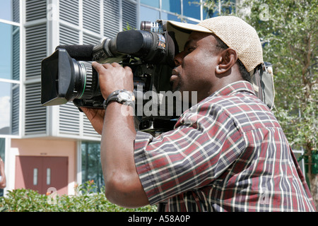 Ft. Fort Lauderdale Florida,udienza funerale di Anna Nicole Smith,morte di celebrità,overdose,uomo nero maschio,cameraman,giornalismo broadcast,TV,media,FL07 Foto Stock