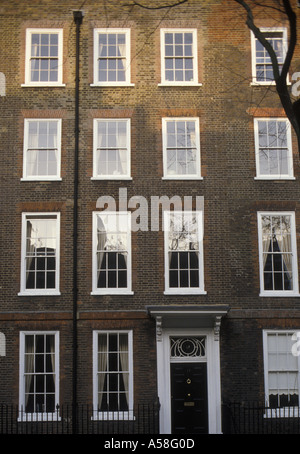 Bedford Row Bloomsbury Holborn London WC1 Inghilterra urbano terrazza in mattoni a 5 piani sul fronte l'inizio del XVIII secolo Foto Stock