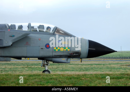 Panavia Tornado F4 Fighter sulla pista di RAF Air Base Lossiemouth, murene, Scozia. 4936-454 XAV Foto Stock