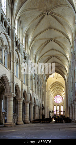 Interno della cattedrale di Notre Dame Laon Picardia Francia Foto Stock