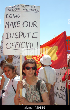 TGWU membri marzo a sostegno dell'saccheggiata Gate Gourmet lavoratori, durante il 'Tolpuddle martiri Festival e Rally' Luglio 2006 Foto Stock