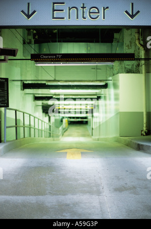 Ingresso al parcheggio garage Foto Stock