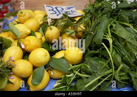 I limoni e spinaci Foto Stock