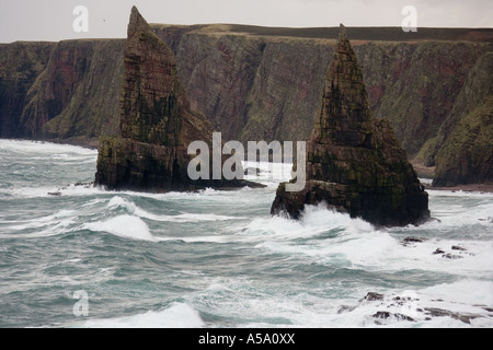 Pile di Duncansby a testa Duncansby vicino a John O' semole nel nord della Scozia nel Regno Unito Foto Stock