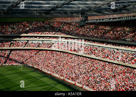 Arsenal Emirates football Stadium pieno di tifosi seduti. Foto Stock