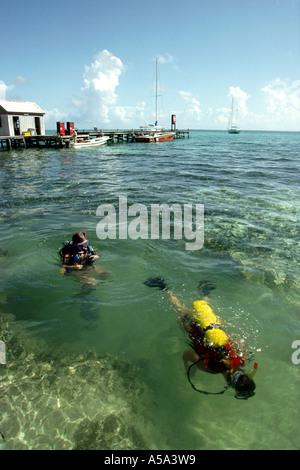 Belize Ambergris Cay scuba diving studente lezioni di ricezione Foto Stock