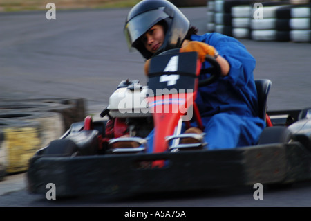 Il Go Kart vista da su go kart fotocamera su on e off kart con blur e sharp Foto Stock