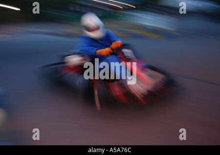 Il Go Kart vista da su go kart fotocamera su on e off kart con blur e sharp Foto Stock