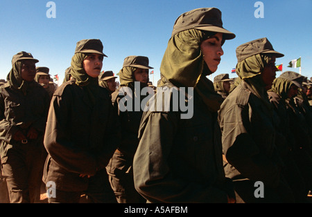 Femmina combattenti Polisario a Tindouf Algeria occidentale Foto Stock