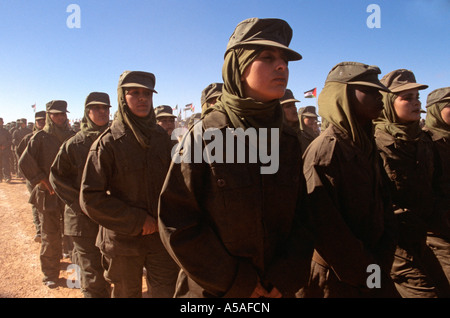 Femmina combattenti Polisario a Tindouf Algeria occidentale Foto Stock