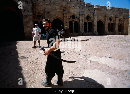 Un attore siriano a sparare in Siria Foto Stock