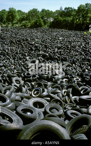 Pneumatico usato PA Dump Foto Stock