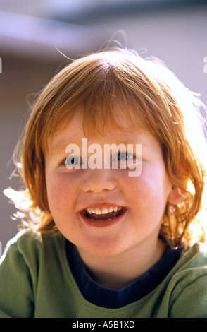 Ritratto di un 3 anno vecchio ragazzo Foto Stock