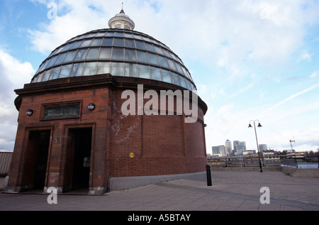 Ingresso al piede di Greenwich un tunnel pedonale di attraversamento del tunnel sotto il fiume Tamigi Foto Stock