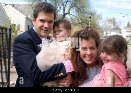 Famiglia vestito in abiti di Pasqua. St Paul Minnesota USA Foto Stock