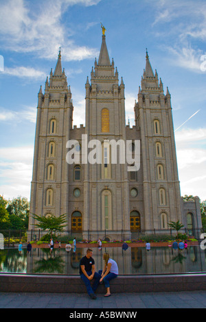 Tempio mormone con statua dorata di Angelo Maroni Salt Lake City USA Utah Foto Stock