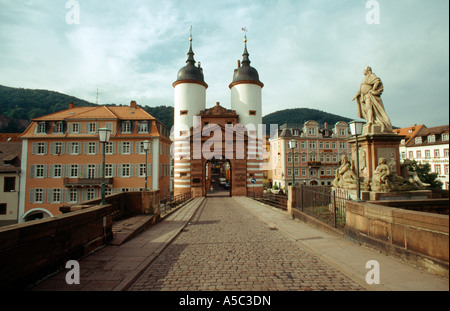 Heidelberg, Alte Brücke, Blick auf die Altstadt Foto Stock