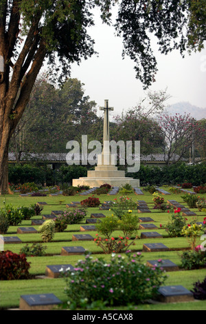 Chungkai Cimitero di guerra nei pressi di Kanchanaburi Thailandia Foto Stock