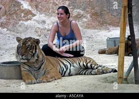 Tiger tempio vicino a Kanchanaburi Thailandia Foto Stock