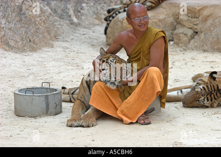 Tiger tempio vicino a Kanchanaburi Thailandia Foto Stock