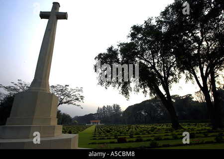 Chungkai Cimitero di guerra nei pressi di Kanchanaburi Thailandia Foto Stock