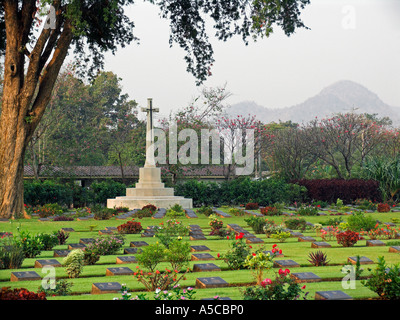 Chungkai Cimitero di guerra nei pressi di Kanchanaburi Thailandia Foto Stock