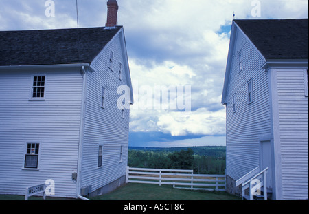 Nuovo Gloucester me la vista dal cortile accanto al centro di ricreazione Boy s Shop a Sabbathday Lake Villa dello scuotipaglia Foto Stock