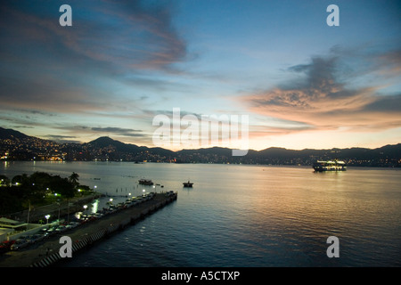 Princess Cruises Coral Princess Aculpulco arrivando a sunrise Foto Stock