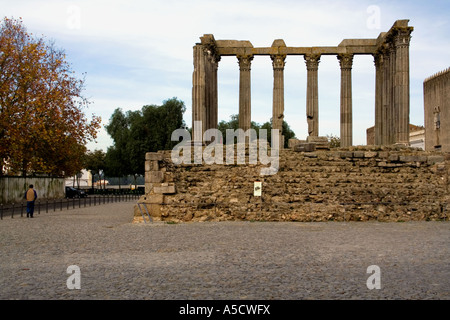 Tempio romano (Imperatore cult - noto anche come la dea Diana tempio) in Evora, Portogallo. Patrimonio Mondiale dell'Unesco. Foto Stock