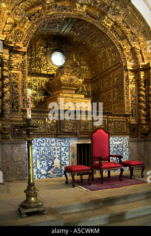 Altare barocco della chiesa del castello di Sesimbra, Portogallo Foto Stock